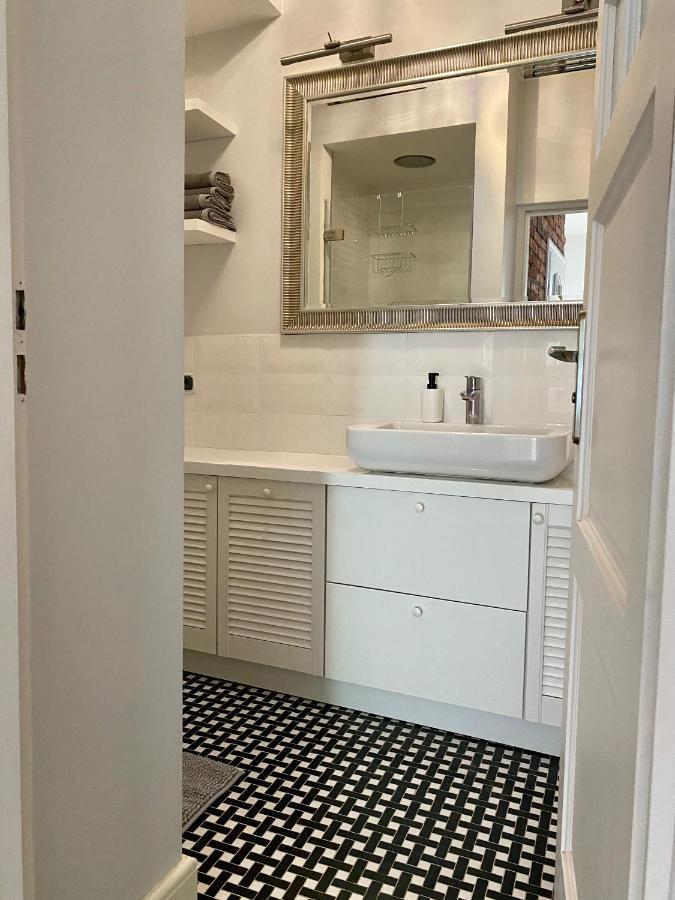 Chic Apartment In Vibrant Area - National Stadium - Saska Kepa Varşovia Exterior foto